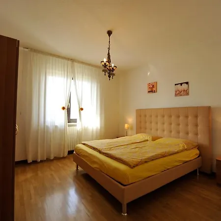 Lory Apartment *